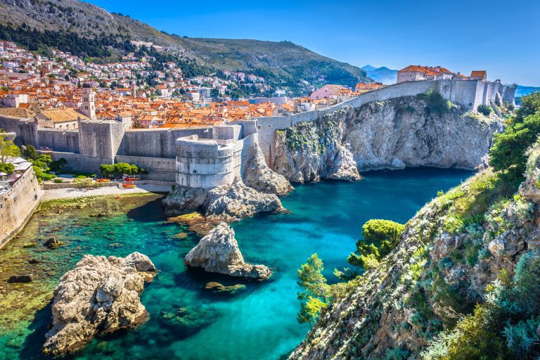 Dubrovnikin maisema. / Ilmakuva kuuluisasta eurooppalaisesta matkakohteesta Kroatiassa, Dubrovnikin vanhasta kaupungista.